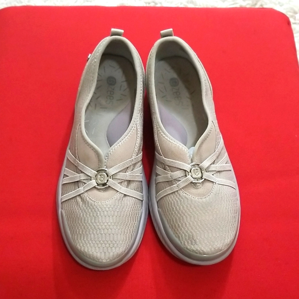 BZEES SHOES taupe colored size 10
